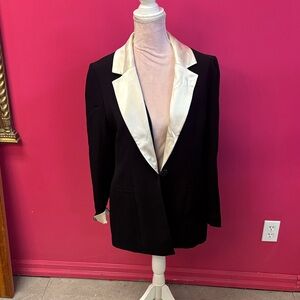 Elegant Women's Black and Cream Blazer